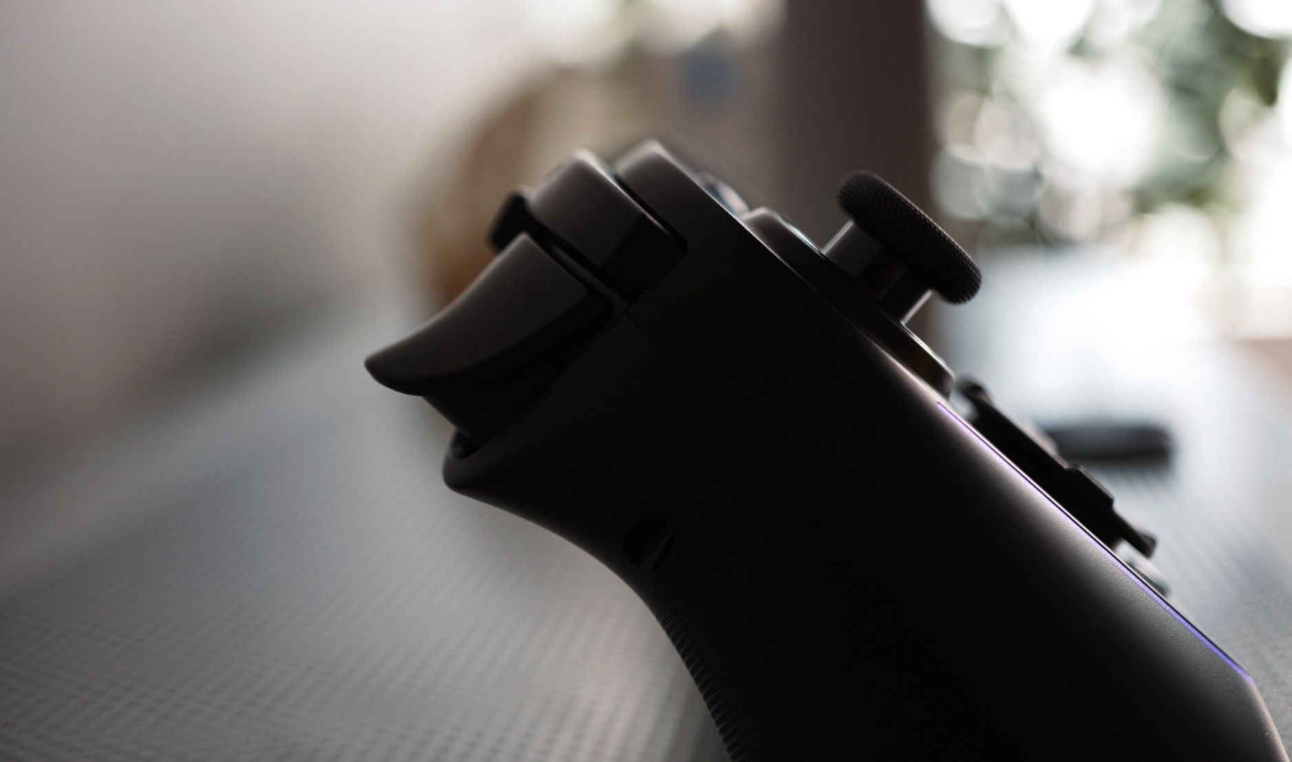 Bild zeigt Schultertasten des Razer Kishi Ultra.