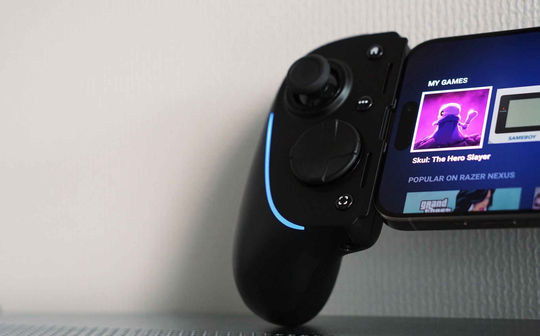 Bild zeigt linke Controller-Seite des Razer Kishi Ultra.