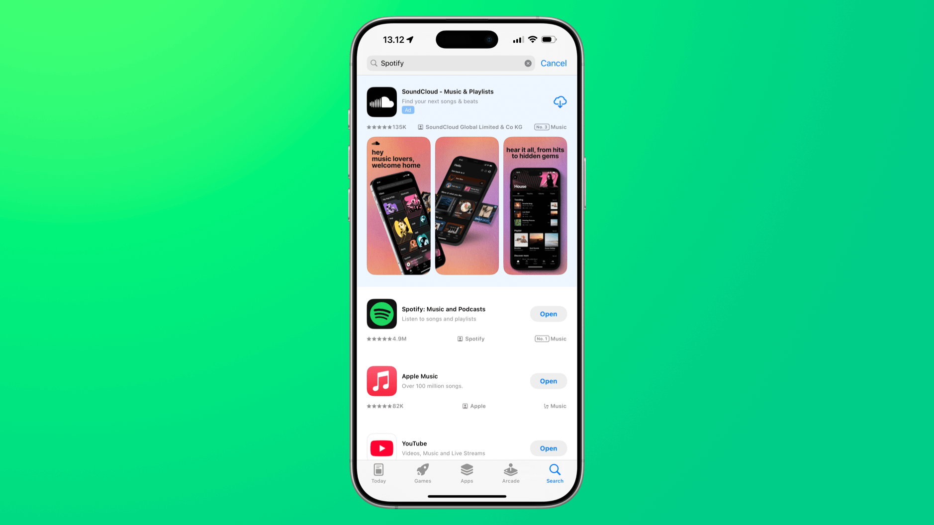 Das Bild zeigt einen iPhone-Bildschirm mit Suchergebnissen im App Store, wobei nach "Spotify" gesucht wurde. Die Ergebnisse zeigen mehrere Musik-Apps, darunter SoundCloud an erster Stelle mit seinen Funktionen zum Finden von Liedern und Beats, gefolgt von Spotify, Apple Music mit über 100 Millionen Songs und YouTube. Der Hintergrund des Bildes ist in einem auffälligen Grün gehalten, während der iPhone-Bildschirm die typische App Store-Oberfläche mit Bewertungen und "Öffnen"-Schaltflächen für bereits installierte Apps zeigt.