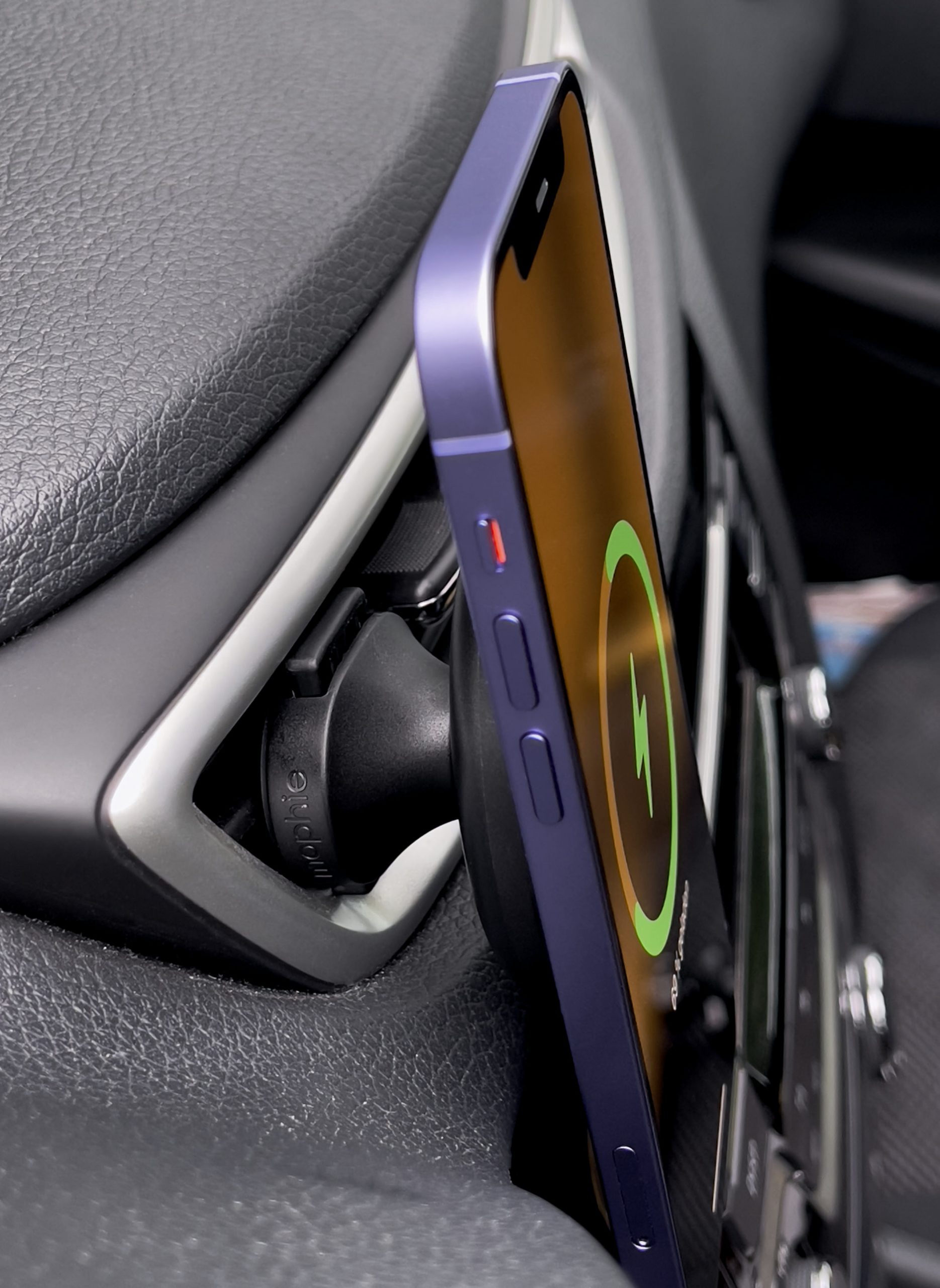 MagSafe-Zubehör fürs Auto: die Snap+ kabellose Lüftungshalterung von Mophie  –