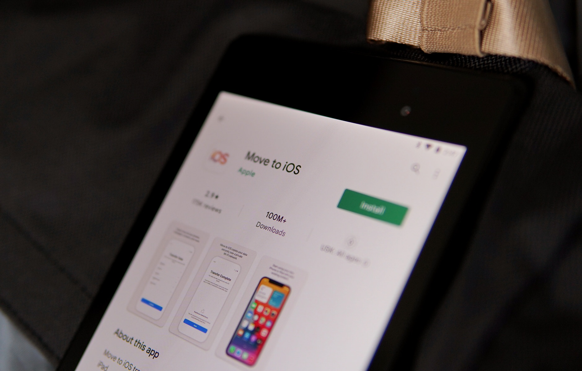 Bild zeigt Android-Tablet im Play Store mit Move to iOS-App.
