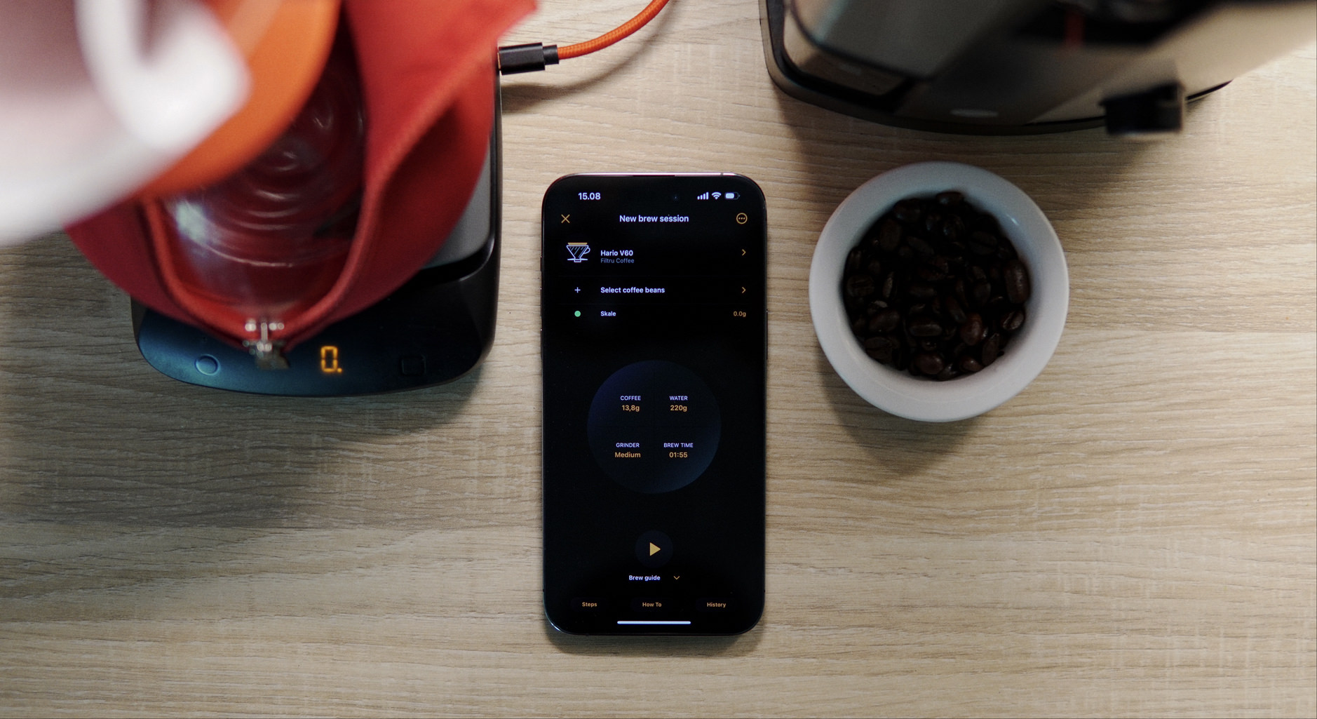 Bild zeigt iPhone-App und Kaffeezubehör.