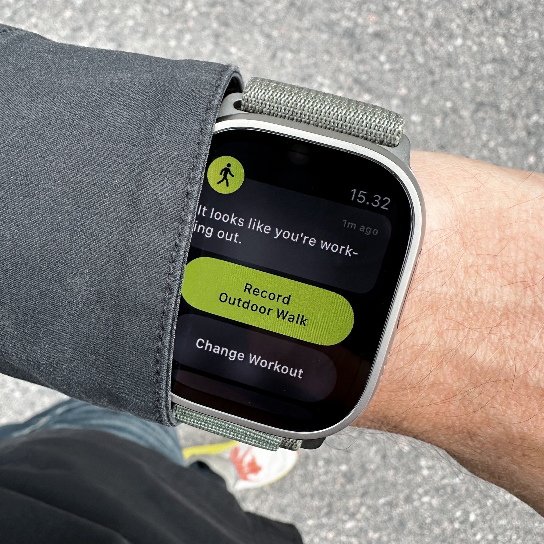 Bild zeigt Apple Watch, die fragt ob ein Workout aufgezeichnet werden soll.