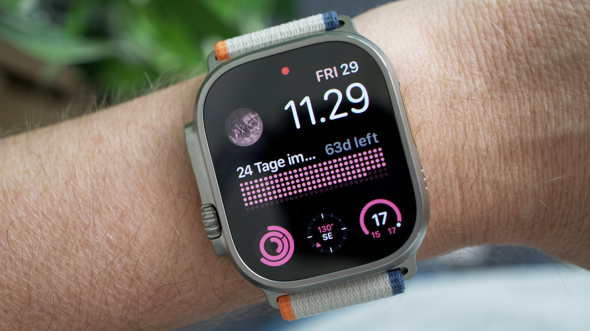Apple Watch Ultra 2 mit Pretty Progress-App auf Modular-Zifferblatt. 