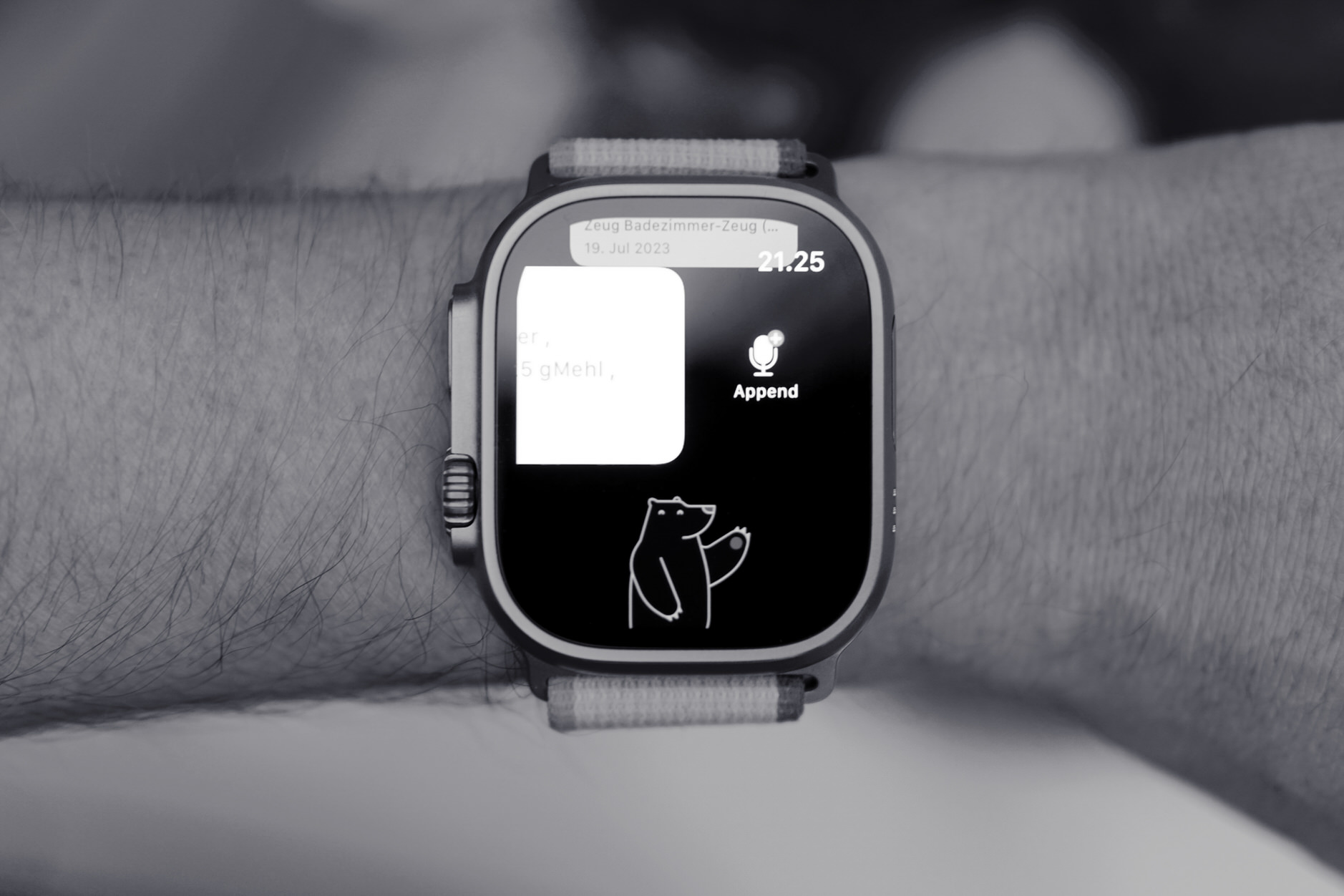 Bild zeigt Apple Watch Ultra mit Bear-App.