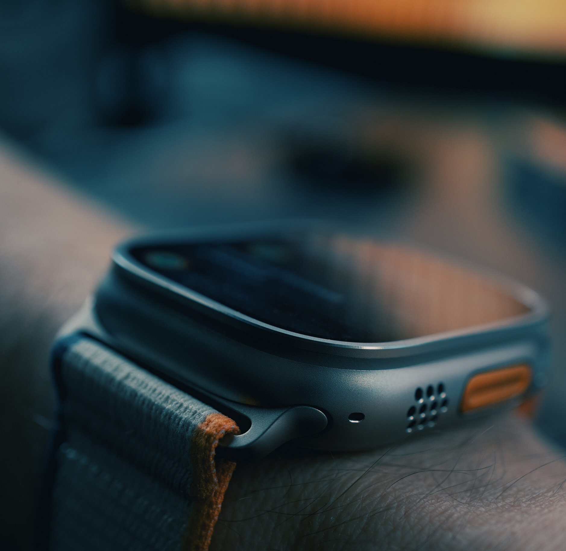 Apple Watch Ultra 2 Makro-Perspektive mit Trail-Loop-Armband.