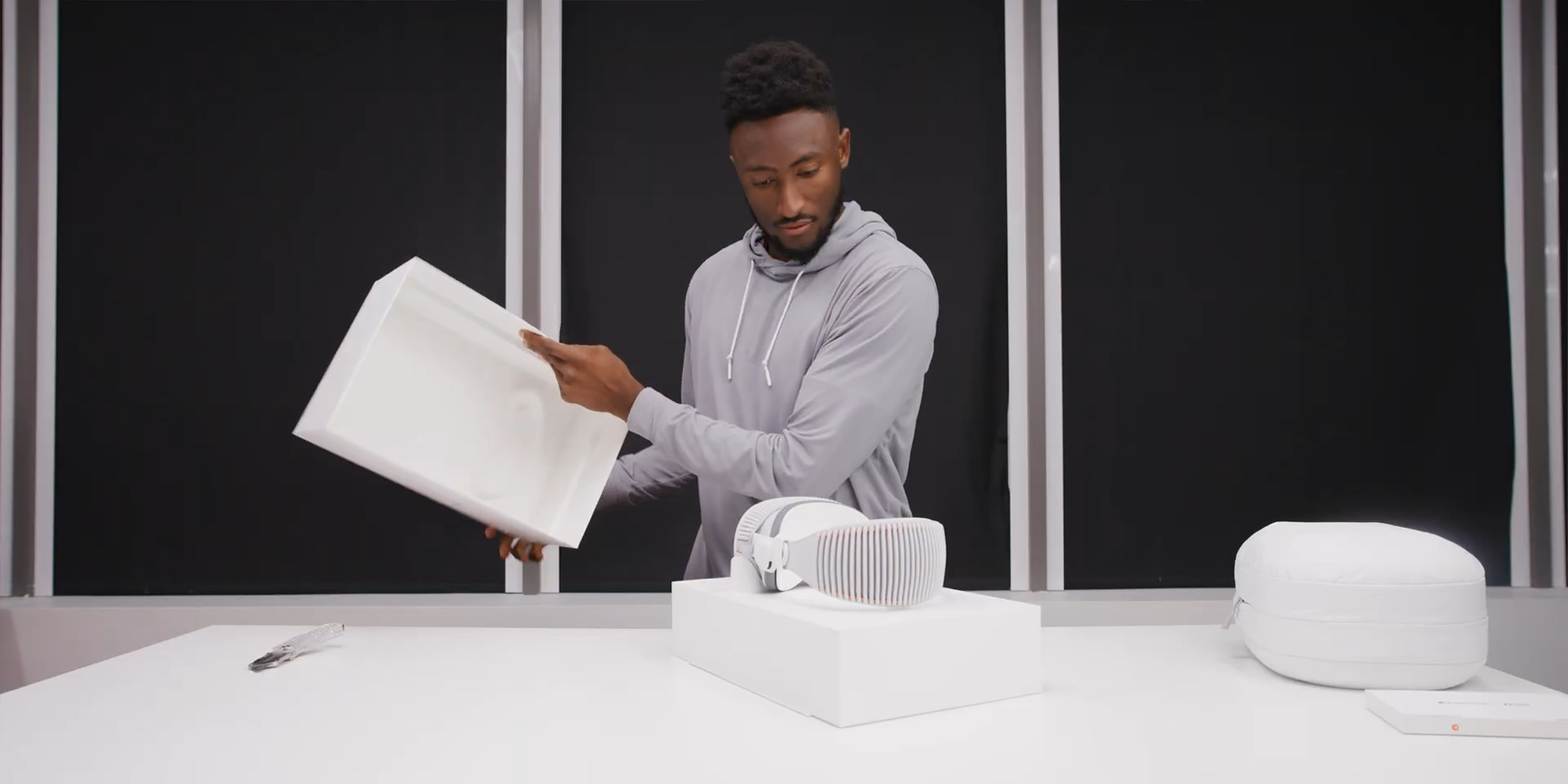 Screenshot aus Marques Brownlee Unboxing-Video.