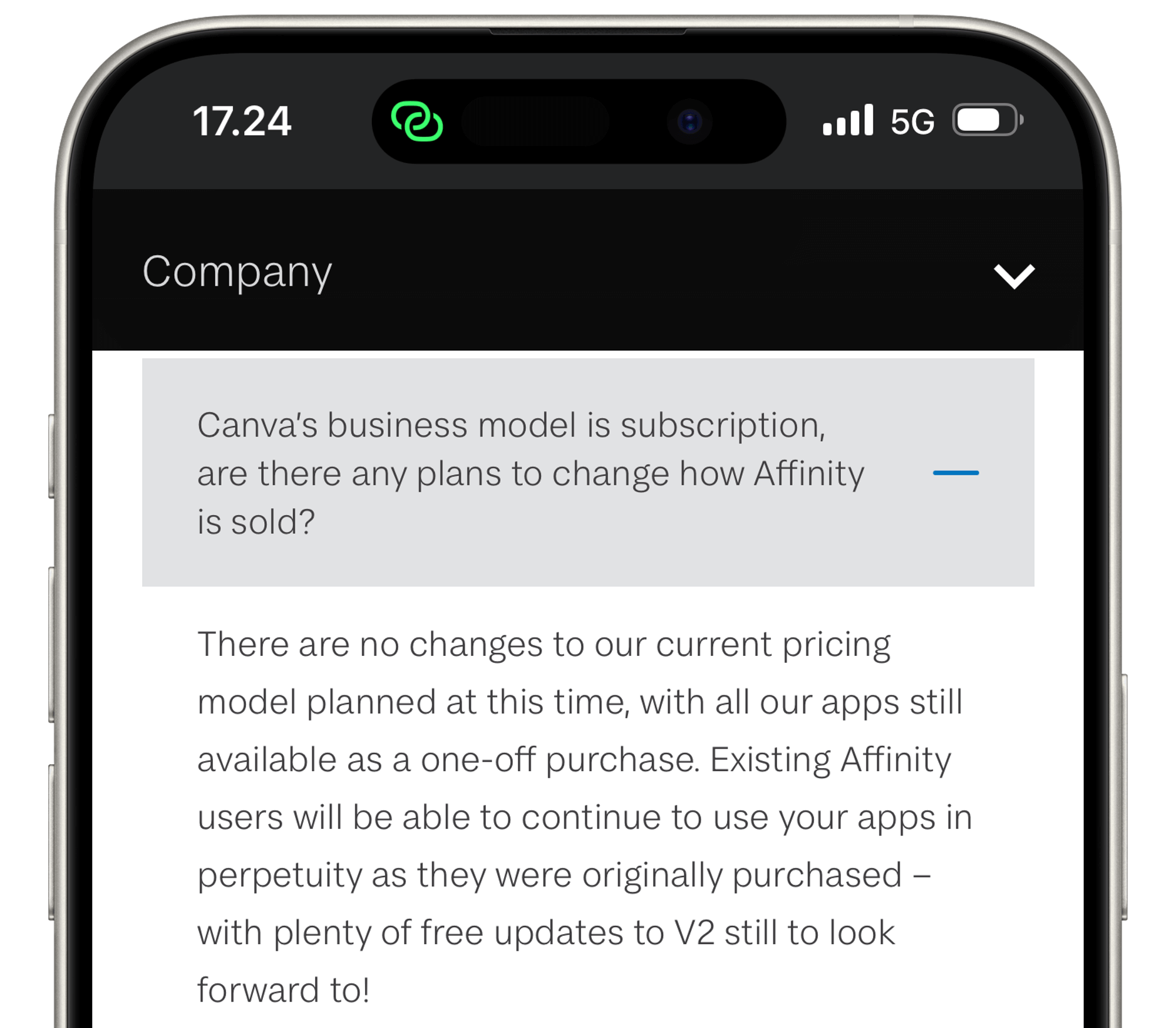 Das Bild zeigt den Bildschirm eines iPhones, auf dem eine FAQ-Seite zu einem Unternehmen geöffnet ist, die eine Frage zum Geschäftsmodell von Canva und Affinity beantwortet. Es wird darauf hingewiesen, dass keine Änderungen am aktuellen Preismodell geplant sind und dass die Apps weiterhin als Einmalkauf verfügbar sein werden.
