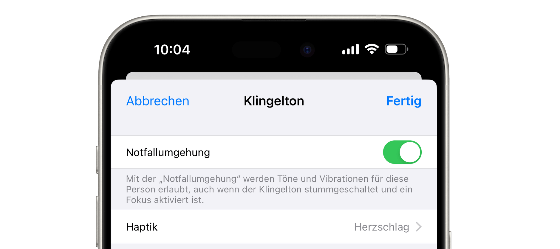 Das Bild zeigt einen iPhone-Bildschirm mit geöffneten Einstellungen für einen Kontakt, bei dem die Option "Notfallumgehung" aktiviert ist, was bedeutet, dass Töne und Vibrationen für diesen Kontakt auch dann erlaubt sind, wenn das iPhone stummgeschaltet ist oder der Fokusmodus aktiviert ist.