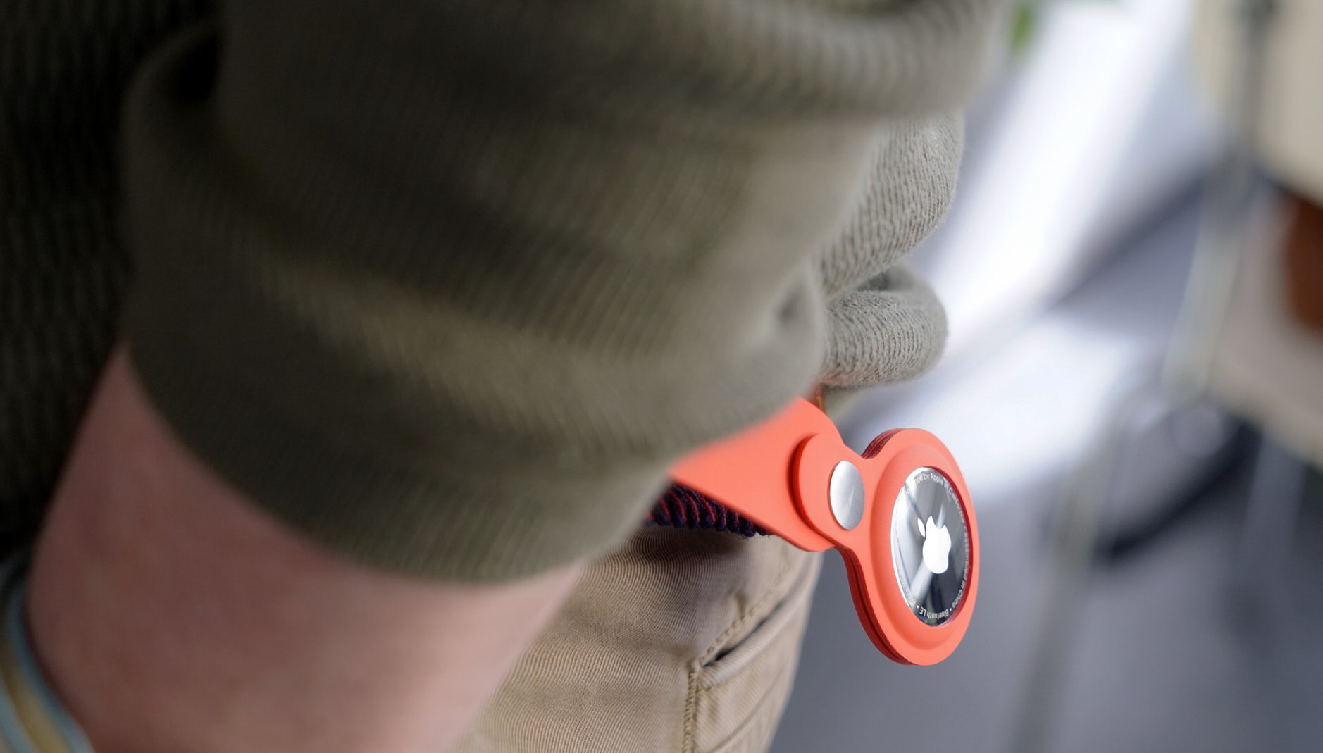 AirTag an Hosentaschen.