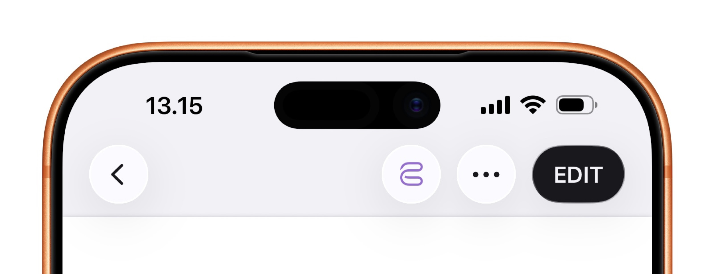 iPhone-Bildschirm, der den oberen Teil einer App mit einem Kameraausschnitt, Uhrzeit, Signal, Batteriestatus, einem Zurück-Pfeil, einem Logo, Menüpunkten und einer Bearbeitungsschaltfläche anzeigt.