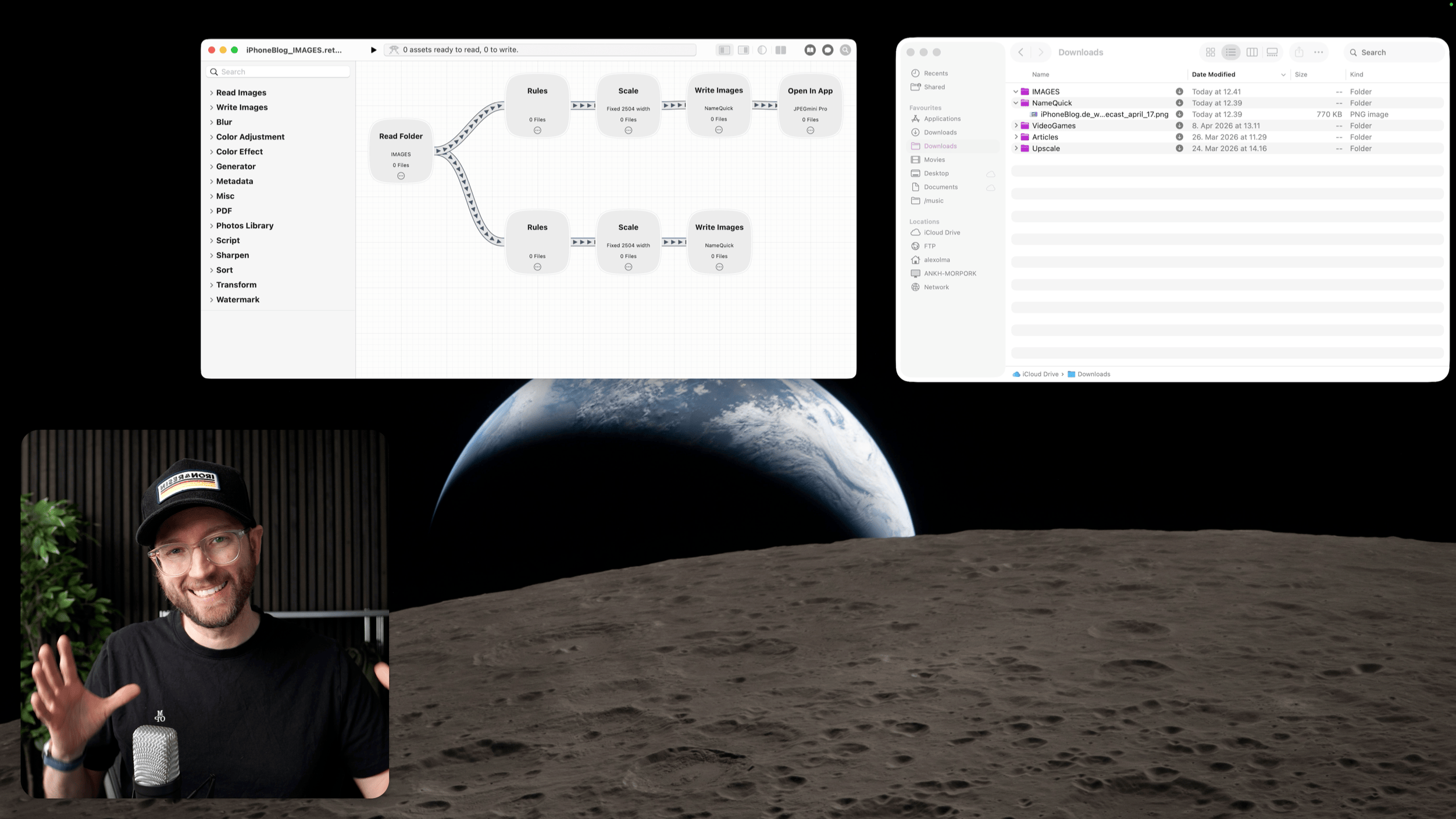 Ein lächelnder Mensch mit Baseballkappe und schwarzem T-Shirt spricht vor einem Hintergrund, der die Mondoberfläche mit aufgehender Erde zeigt, in ein Mikrofon. Im Vordergrund sind zwei Programmfenster eingeblendet: ein Workflow-Editor mit einem Ablaufdiagramm und ein Dateimanager.