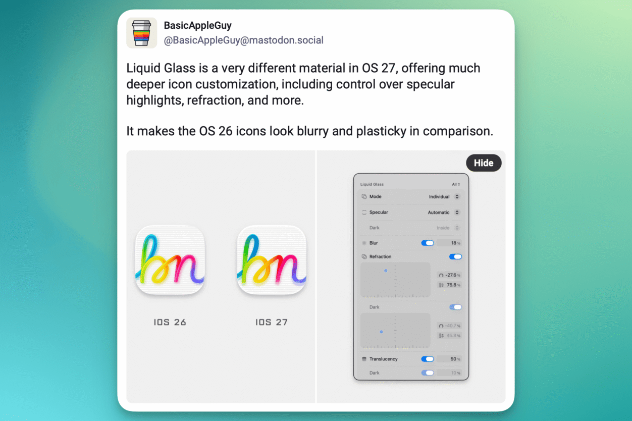 Ein Social-Media-Beitrag, der ein App-Icon von „iOS 26“ mit einer eher texturierten Optik mit einem „iOS 27“-Icon vergleicht, das ein neues „Liquid Glass“-Material zeigt. Neben den Icons befindet sich ein Einstellungsmenü mit der Bezeichnung „Liquid Glass“, das Schieberegler und Schalter für Lichtreflexionen, Weichzeichnung, Lichtbrechung und Transparenz enthält.